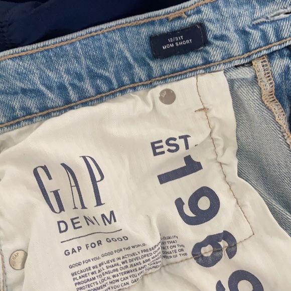 GAP- Mom Shorts *NEVER WORN* - Picture 6 of 6